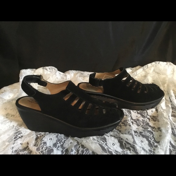 Skechers Shoes - Skechers Size 7.5 With Memory Foam
